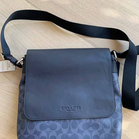 NWT Coach SULLIVAN SMALL MESSENGER IN SIGNATURE - Picture 1 of 8